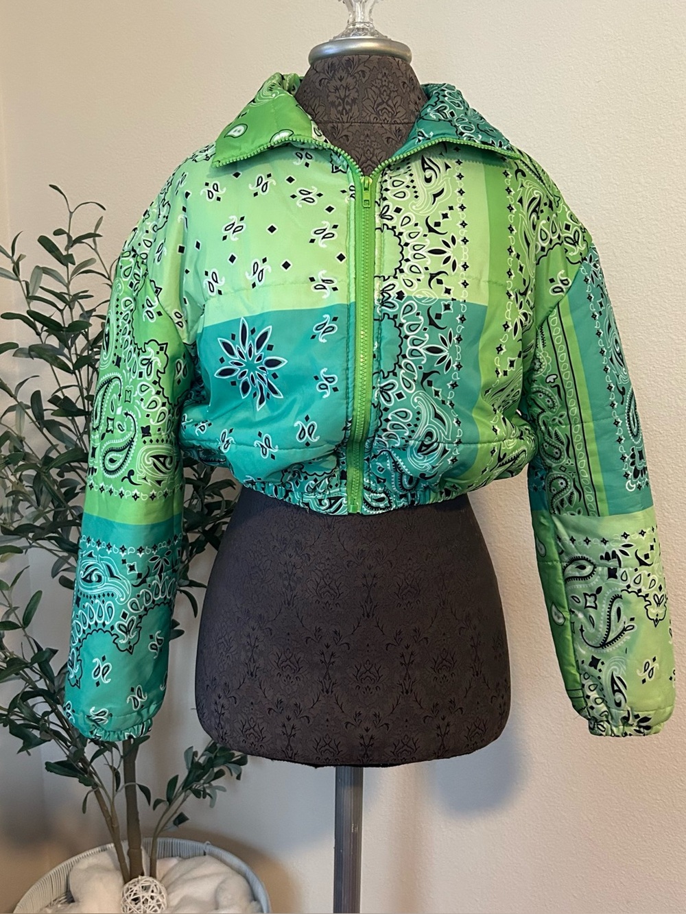 Cropped Green Bandana-Print Puffer Jacket
